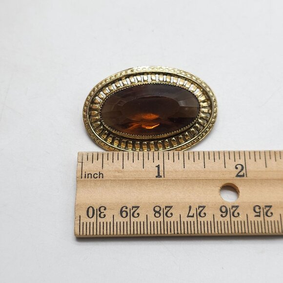 Vintage Oval Amber Glass Brooch With Intricate Gold-Toned Detailing - Picture 5 of 5